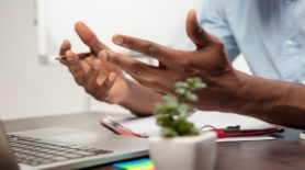 online-english-courses-home-close-up-hands-man-teaching-students-remotely-interior_155003-43188